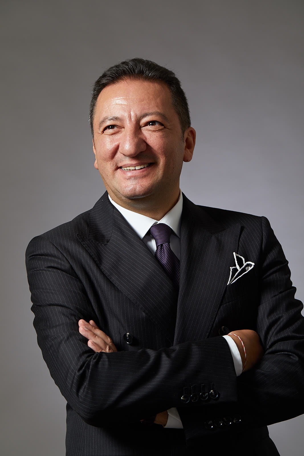 Koç Leather & Fur의 경영 파트너 Rezal Koç의 초상화