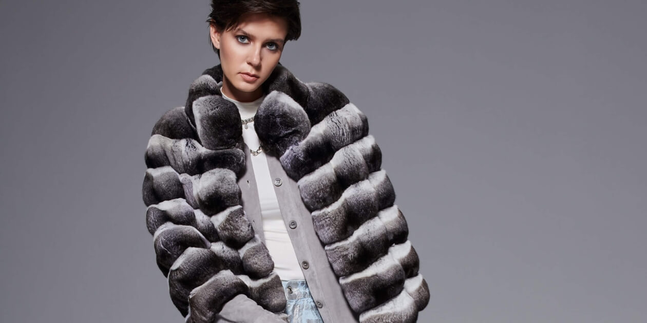 A women wearing a luxury chinchilla fur coat in natural colors